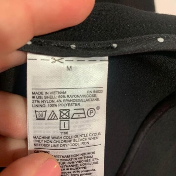 𝅺WOMAN’S black blazer with stretch. Size medium. New condition. - Picture 6 of 10